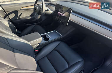 Седан Tesla Model 3 2023 в 