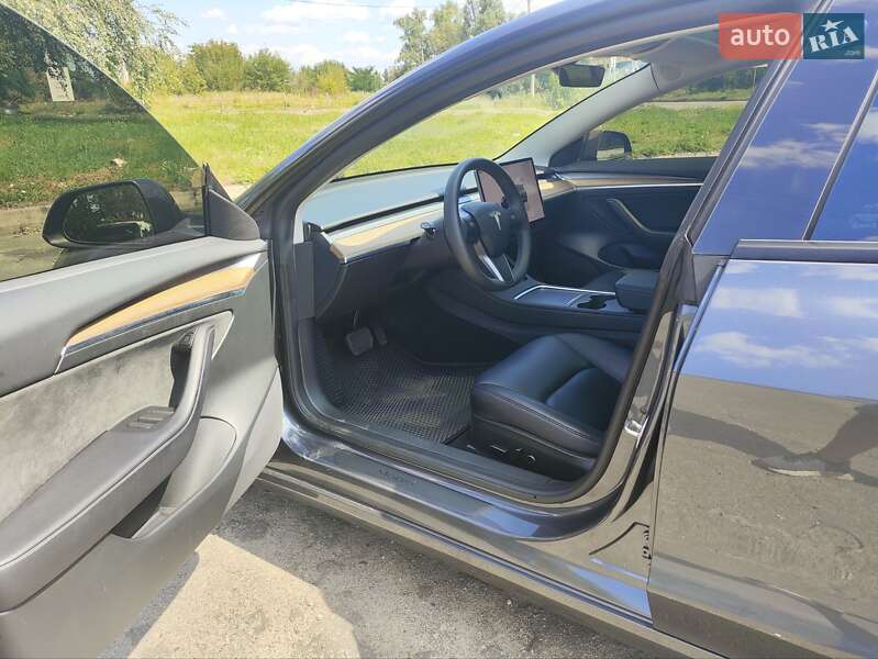 Седан Tesla Model 3 2023 в Киеве