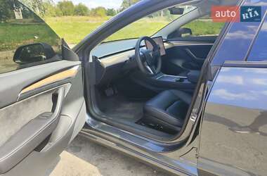 Седан Tesla Model 3 2023 в 