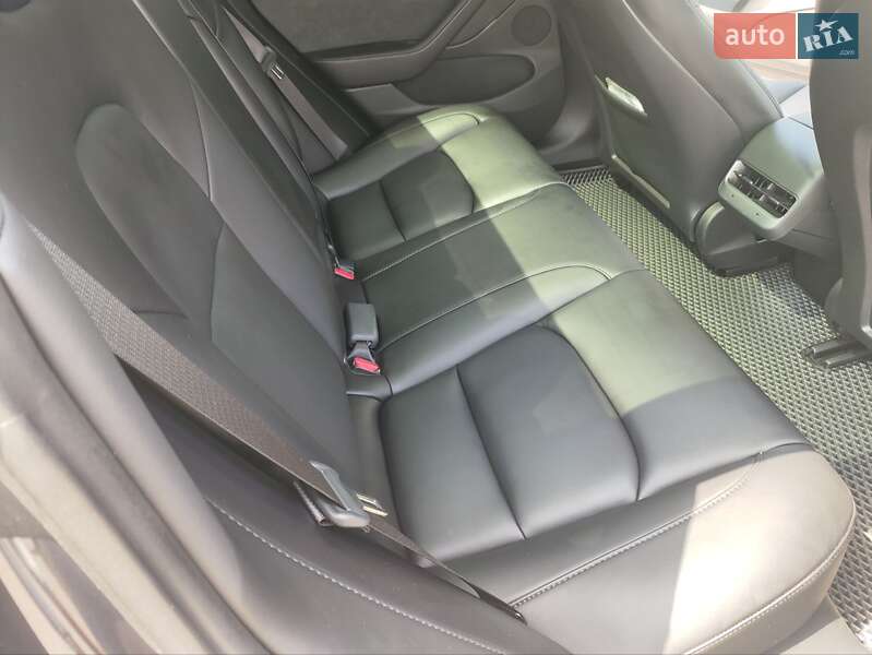 Седан Tesla Model 3 2023 в Киеве