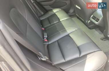 Седан Tesla Model 3 2023 в 