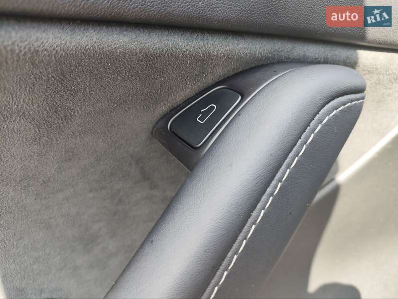 Седан Tesla Model 3 2023 в Киеве
