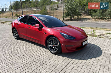 Седан Tesla Model 3 2022 в 