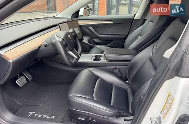 Седан Tesla Model 3 2021 в 