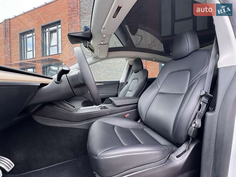 Седан Tesla Model 3 2021 в Кременчуці