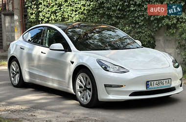 Седан Tesla Model 3 2022 в 
