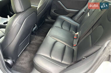 Седан Tesla Model 3 2022 в 
