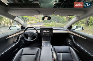 Седан Tesla Model 3 2022 в 