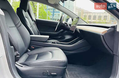Седан Tesla Model 3 2018 в 