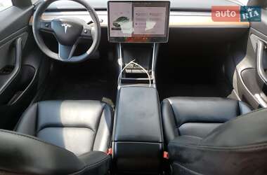 Седан Tesla Model 3 2020 в 