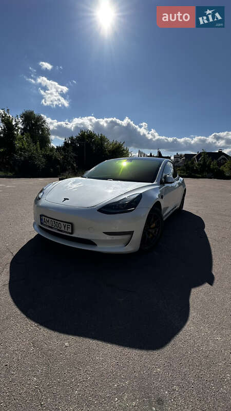 Седан Tesla Model 3 2021 в Житомире