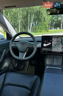 Седан Tesla Model 3 2021 в 