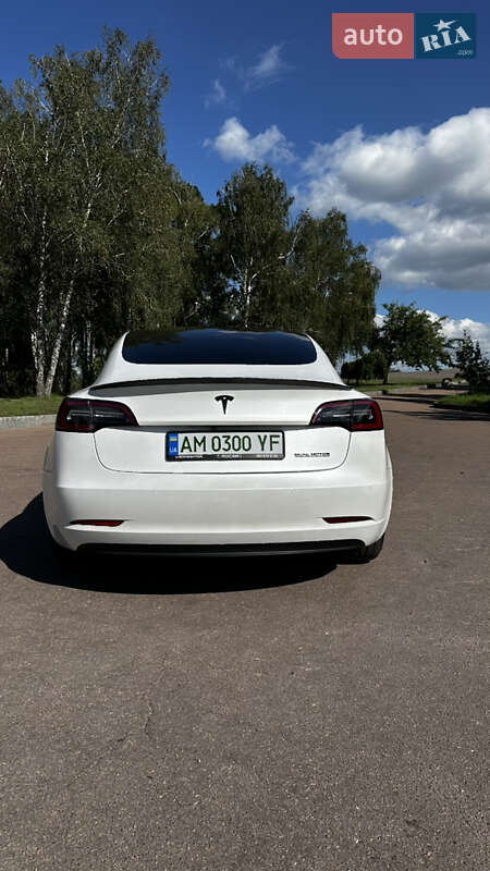 Седан Tesla Model 3 2021 в Житомире