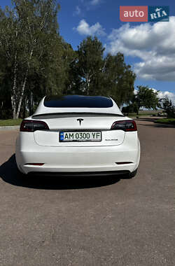 Седан Tesla Model 3 2021 в 