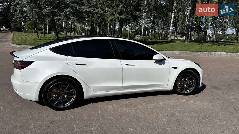 Седан Tesla Model 3 2021 в Житомире