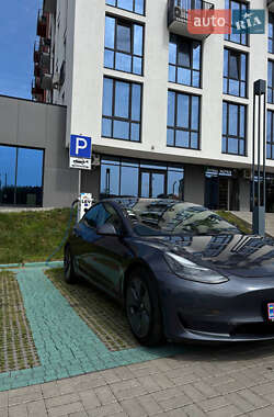 Седан Tesla Model 3 2022 в 