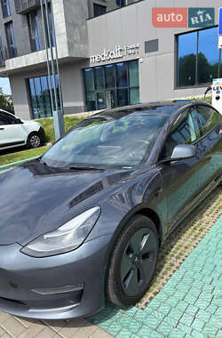 Седан Tesla Model 3 2022 в 