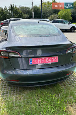 Седан Tesla Model 3 2022 в 