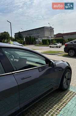 Седан Tesla Model 3 2022 в 