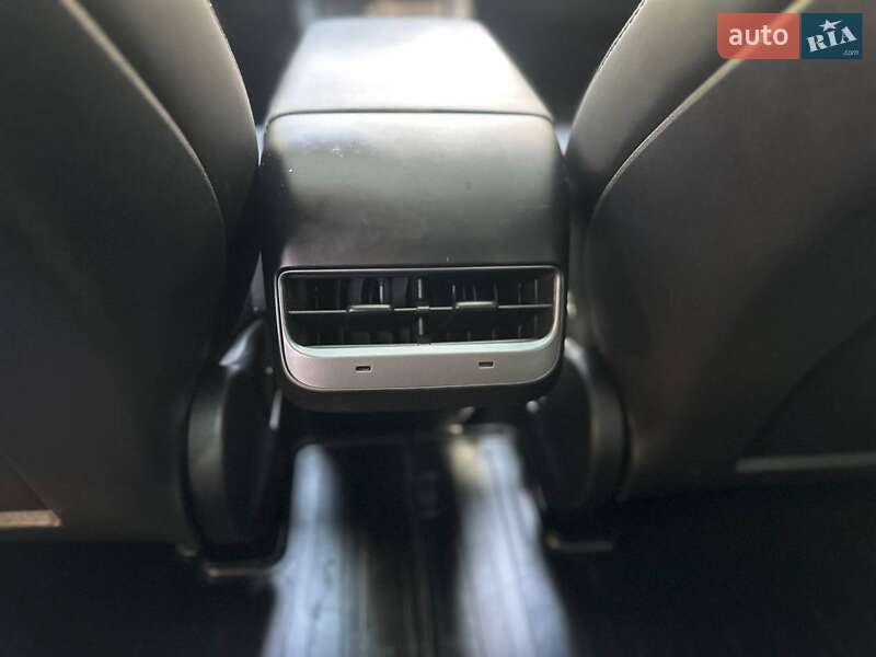 Седан Tesla Model 3 2023 в Одессе