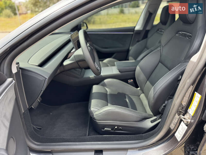 Седан Tesla Model 3 2024 в Одесі