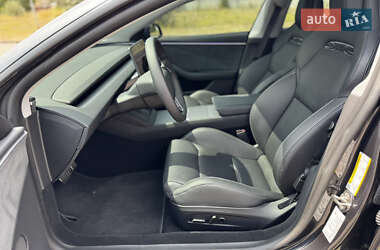 Седан Tesla Model 3 2024 в 