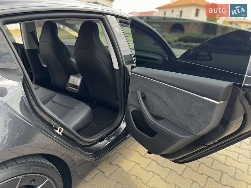 Седан Tesla Model 3 2024 в Одесі