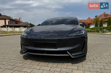 Седан Tesla Model 3 2024 в 