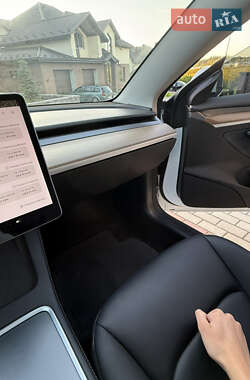 Седан Tesla Model 3 2022 в 