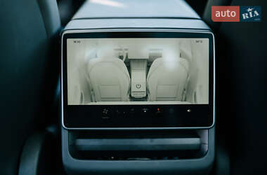 Седан Tesla Model 3 2024 в 