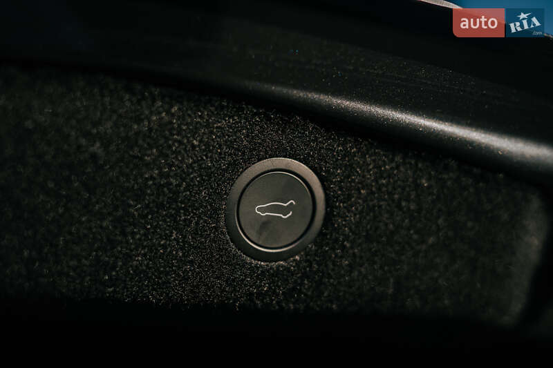 Седан Tesla Model 3 2024 в Одесі