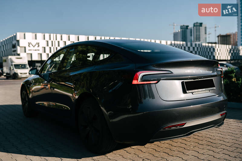 Седан Tesla Model 3 2024 в Одесі