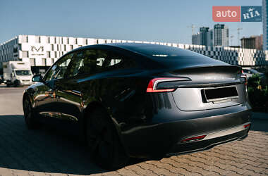 Седан Tesla Model 3 2024 в 