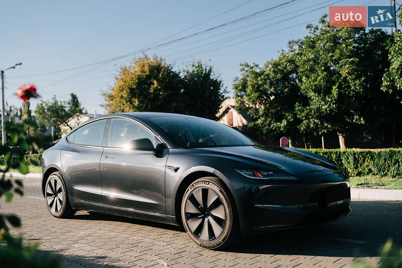 Седан Tesla Model 3 2024 в Одесі