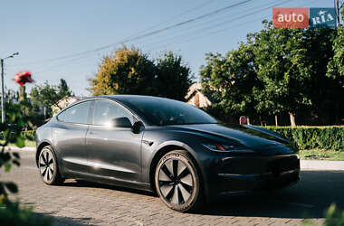 Седан Tesla Model 3 2024 в 