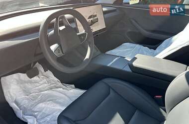 Седан Tesla Model 3 2024 в 