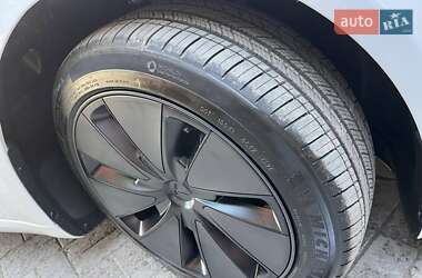 Седан Tesla Model 3 2024 в 