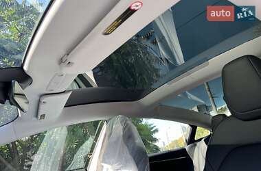 Седан Tesla Model 3 2024 в 
