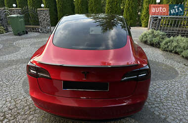 Седан Tesla Model 3 2020 в 