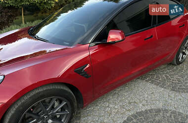 Седан Tesla Model 3 2020 в 