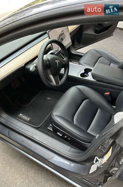 Седан Tesla Model 3 2022 в 
