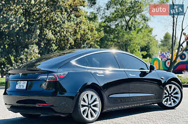 Седан Tesla Model 3 2020 в 