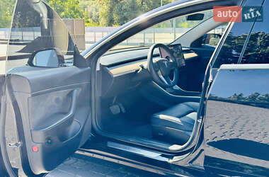 Седан Tesla Model 3 2020 в 