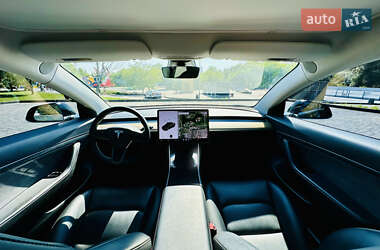 Седан Tesla Model 3 2020 в 