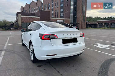 Седан Tesla Model 3 2021 в 
