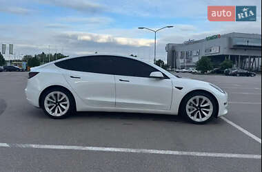 Седан Tesla Model 3 2021 в 