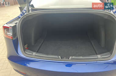 Седан Tesla Model 3 2021 в 