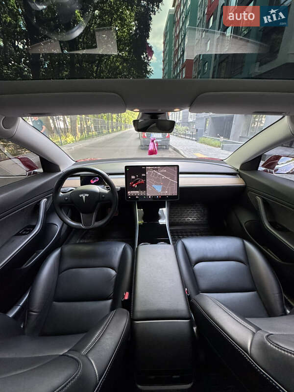 Седан Tesla Model 3 2018 в Чернигове