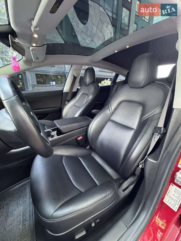 Седан Tesla Model 3 2018 в Чернигове