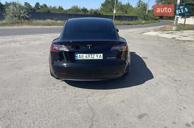 Седан Tesla Model 3 2022 в 